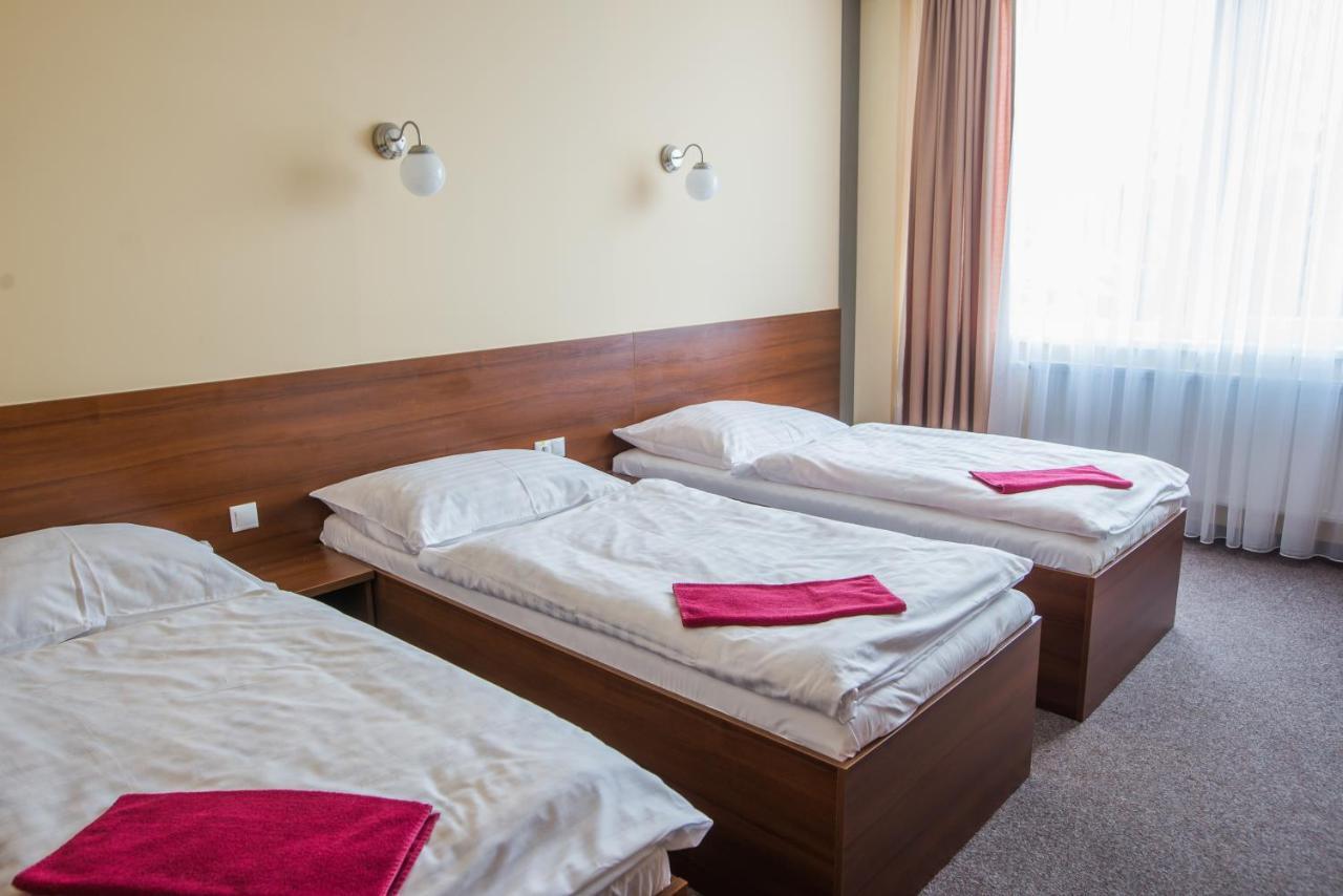 City Hotel B&B, Reception 24 7, 800M Od-From R1, Free Parking Banska Bystrica Exterior photo