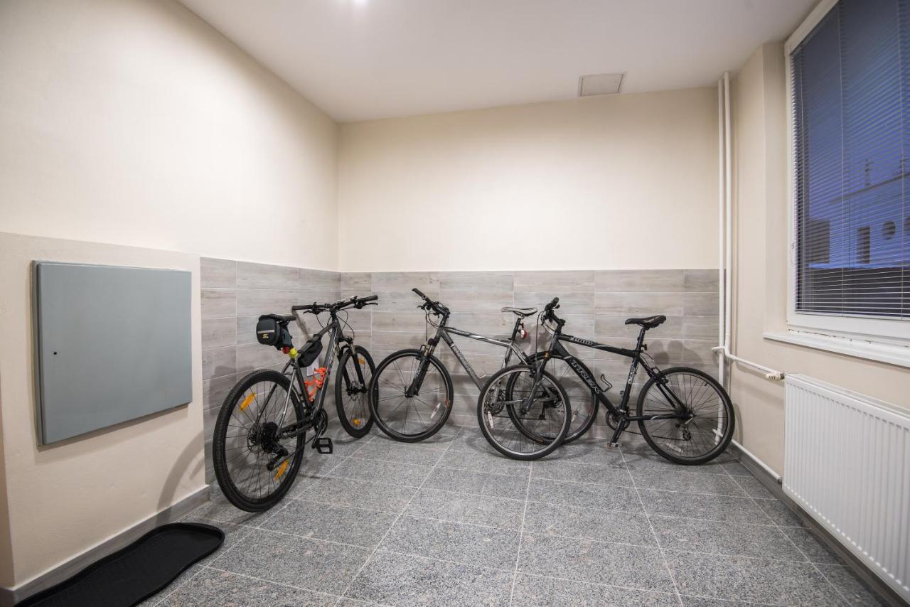 City Hotel B&B, Reception 24 7, 800M Od-From R1, Free Parking Banska Bystrica Exterior photo