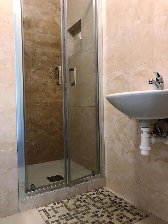 City Hotel B&B, Reception 24 7, 800M Od-From R1, Free Parking Banska Bystrica Exterior photo