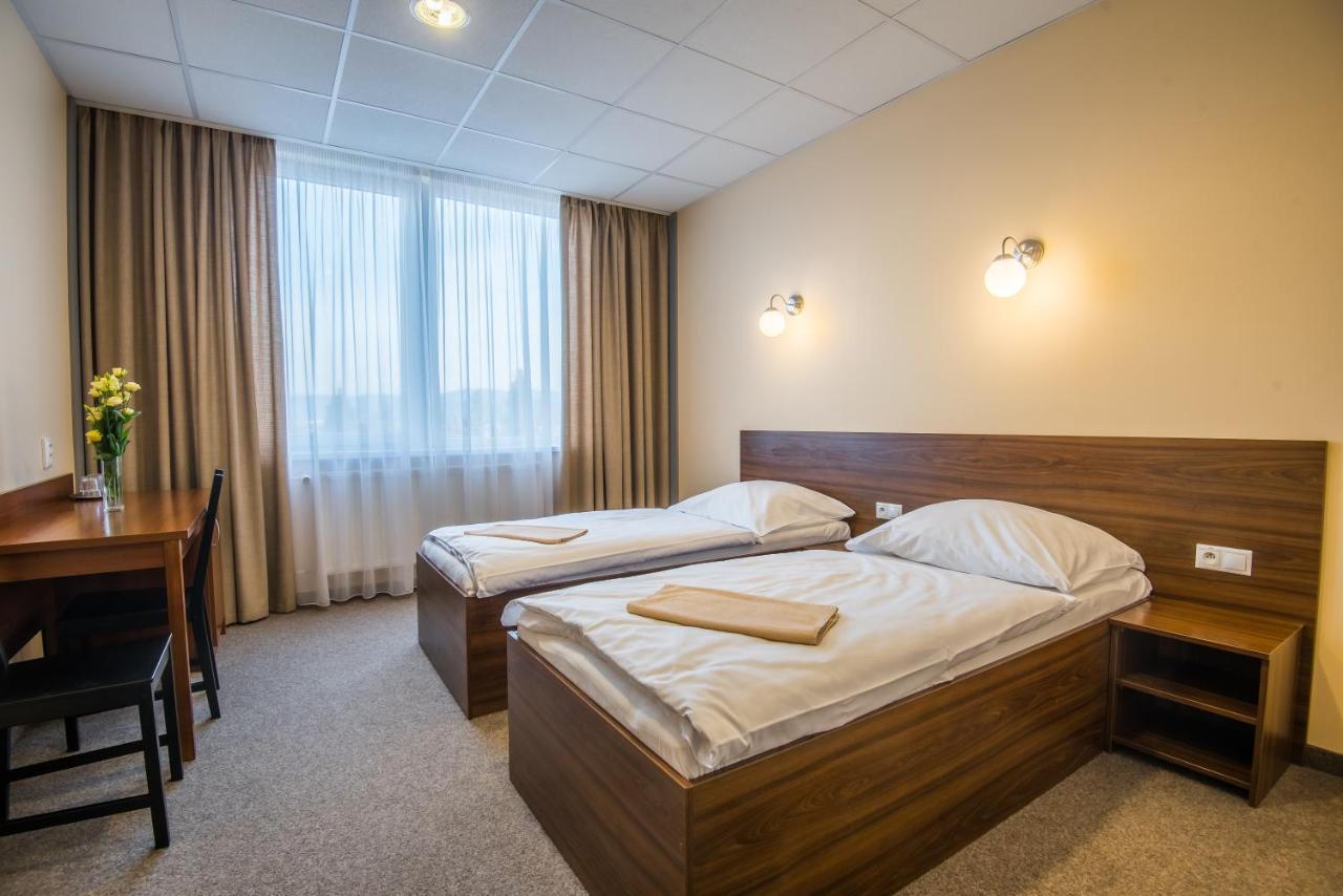 City Hotel B&B, Reception 24 7, 800M Od-From R1, Free Parking Banska Bystrica Exterior photo